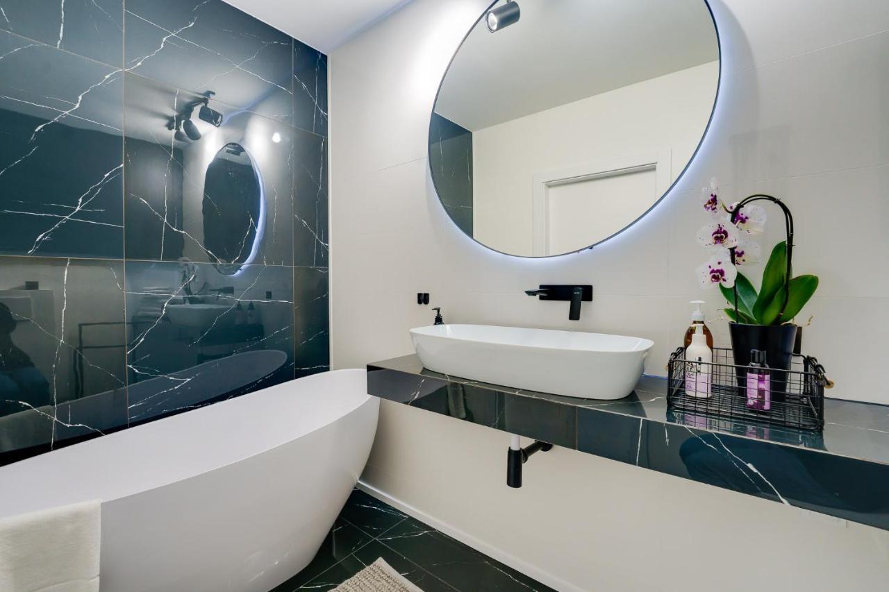 Apartament Deluxe Black Orchid Baltic Concept Dzwirzyno Bagian luar foto